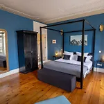 Le Consulat Hotel