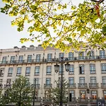 Le Consulat Hotel