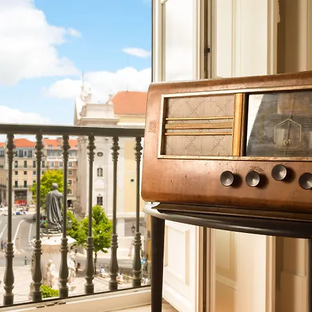 Le Consulat Hotell