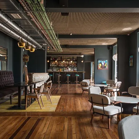 Le Consulat Hotell