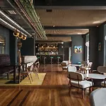 Le Consulat Hotel