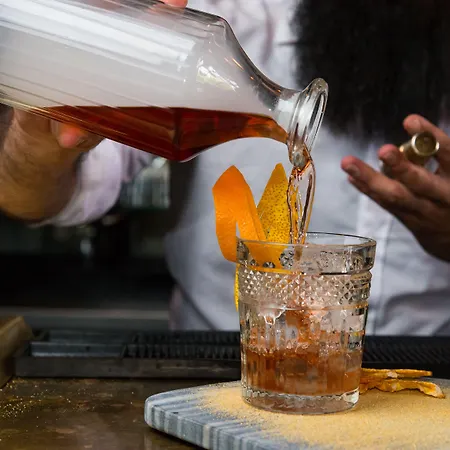 Le Consulat מלון