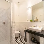 Le Consulat Hotel