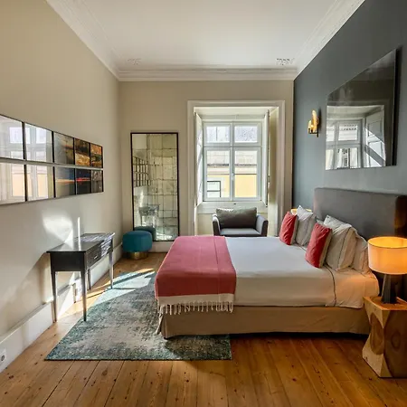 Le Consulat Hotel