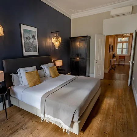 Le Consulat Hotel