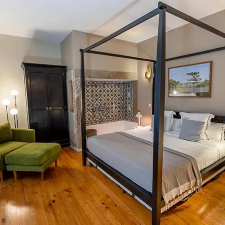 Le Consulat Hotel 4*